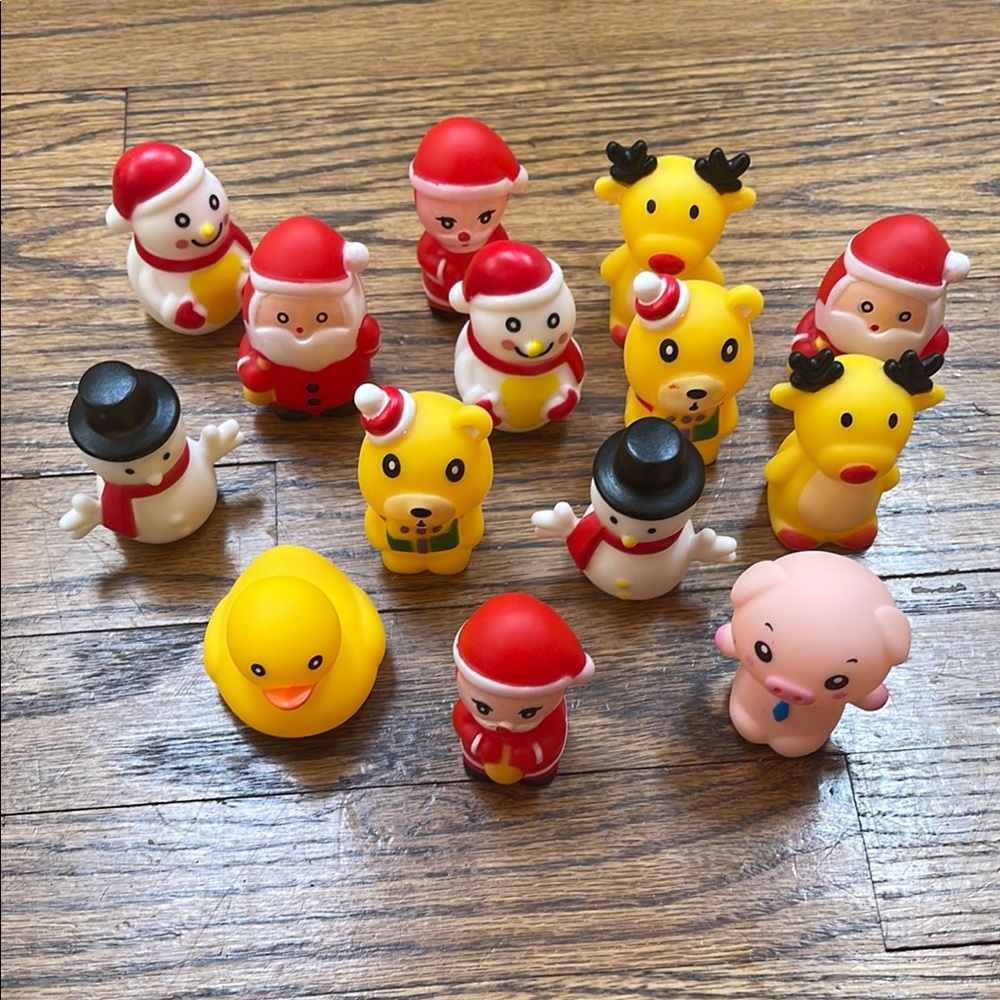 Holiday-Themed Bath Rubber Toy Set